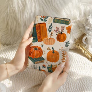 Pumpkin Books Kindle 12th Gen (2024/2022) Paperwhite 16,8 cm (18,8 cm) Hülle Handschlaufe, neue Kindle Hülle, Kindle 10th Gen (2024/2022) Paperwhite, personalisiertes Paperwhite