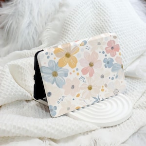 Hand Drawn Flower Kindle 12th Gen (2024/2022) Paperwhite 6&quot;/7&quot; Case With Hand Strap, Kindle Case, Kindle 10th Case, Personalized Paperwhite