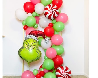 Christmas Balloon Garland, Friendsmas Party, Friendsmas Balloon, Christmas Party, Christmas Balloons, Christmas Office Party, Holiday Party