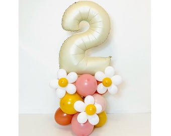 Groovy Balloon Column, Daisy Balloon, Two Groovy, Retro Balloons, Retro Birthday, Boho Daisy, Groovy, Five is a Vibe, Groovy Balloon Tower