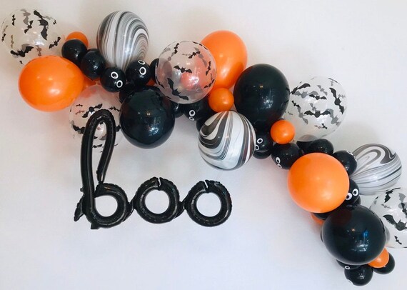 Halloween Balloon Garland, Halloween Latex Balloons, Halloween Balloons, Halloween Kid Parties, Halloween Balloon Arch, Bat Balloons, Bats Il_570xn
