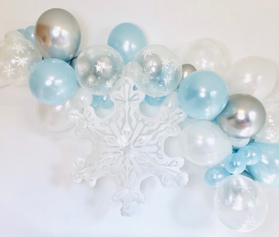 Snowflake Balloon Garland, Winter Onederland Birthday, Snowflake Balloons, Blue Onederland, Winter Birthday,Winter Wonderland,Baby Snowflake Il_570xn