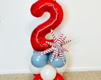 Un pequeño cumpleaños de petardos, rojo, blanco y 2, cumpleaños rojo, blanco y azul