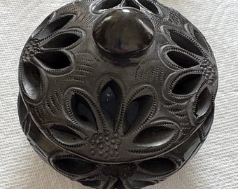 VTG Signed Dona Rosa Barro Negro  Reticulated Lidded Pot Oaxaca Mexico MCM
