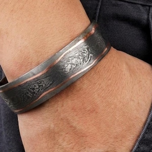 Hand Forged Damascus Steel Cuff Bracelet with Copper Inlay - Unique Pattern Metal Jewelry – Unisex Accessory Anniversary Gift For Him