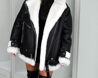 Schwarze Lammfell-Fliegerjacke aus echtem Leder B3-Fliegermantel mit weißem Pelz