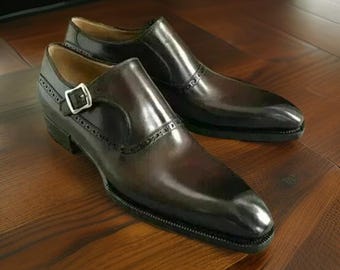 Sapatos Monk Strap de couro feitos à mão, fivela bicolor, costura Goodyear.