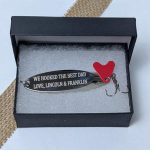 Leurre de pêche personnalisé assemblé avec hameçon triple coeur rouge, avec boîte cadeau !