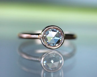 Anillo de compromiso de oro amarillo de 14 quilates con diamantes cultivados en laboratorio y talla rosa. Anillo apilable. Anillo de oro reciclado. Hecho a medida.