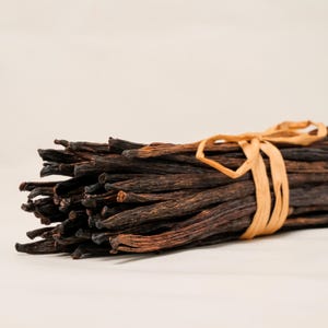 30 Extract Grade Indonesia Vanilla Beans for Baking and Vanilla Extract. Delivery included