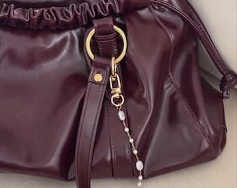 Pearl Chain Purse Charm – Elegant Gold Key Accessory, Coquette Aesthetic Bag Add-On, Vintage-Inspired Style