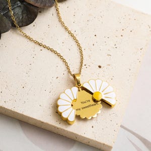 Personalized Daisy Necklace, Hidden Secret Message, Dainty Personalized Hidden Name, Birthday Gift for Her, Romantic Message Necklace