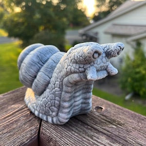 Seymour - The Determined Snail - Concrete Garden Statue