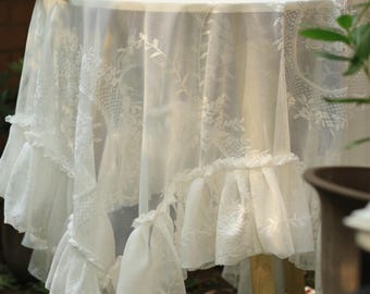 白いレースの円形テーブルクロス、花柄刺繍のフリル付きテーブルカバー（結婚式、ケーキテーブル用）