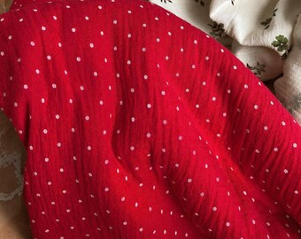 Rött prickigt krusat dubbelt gasvävtyg, 100 % bomullsmuslin, mjukt och andningsbart tyg, tyg som metervara, mjukt tyg för babykläder