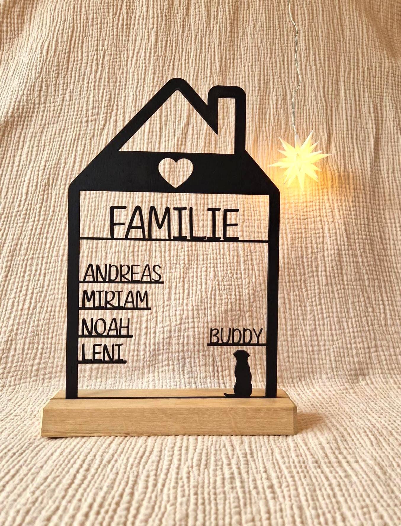 Haus mit Namen, Holzhaus personalisiert, 4mm Holz personalisierte Deko Wand Einzugsgeschenk, Türschild Familie, Geburtstagsgeschenk Hochzeit
