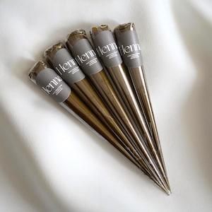 Kit de 5 Conos de HENNA - Listo para usar | Punta más fina | Arte preciso en la piel | Manchas oscuras y duraderas en la piel hasta por 14 días - 100% natural con lavanda