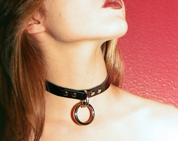 Small Black Leather Bondage Ring Collar