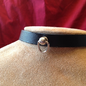 Small Knocker-type Ring with Leather Collar