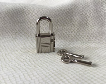 Large Silver Colored Grooved Square  Working Padlock