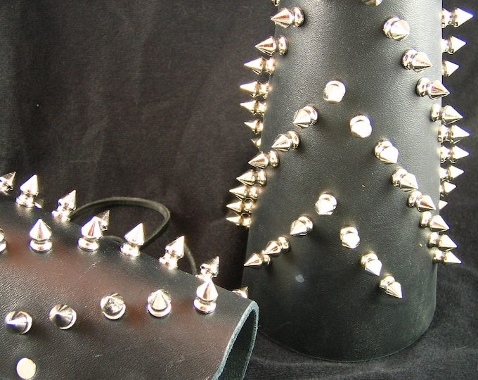 Spiked Leather Arm Guard, Punk Bracer, Goth Gauntlet, Heavy Metal Ren Faire LARP Armor, 1/2” Spikes, Custom Size