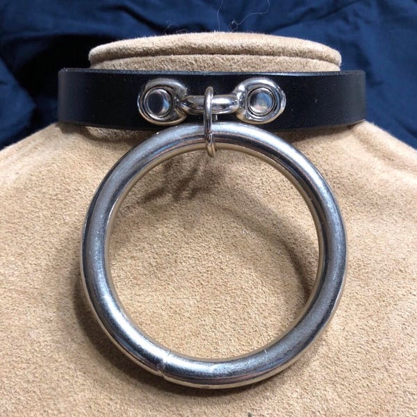 Leather Collar with large 2" Ring.