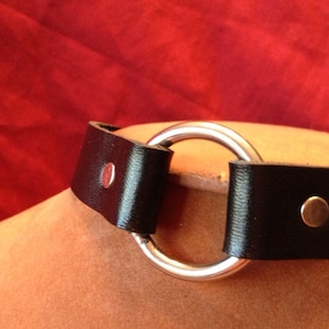 Medium Stainless Steel O Ring Leather Bondage Collar
