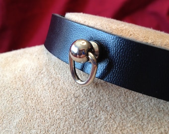 Small Knocker-type Ring with Medium Leather Collar - stainless buckle