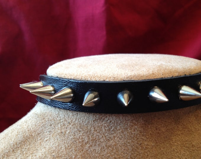 Spike Leather Collar - so many spikes!