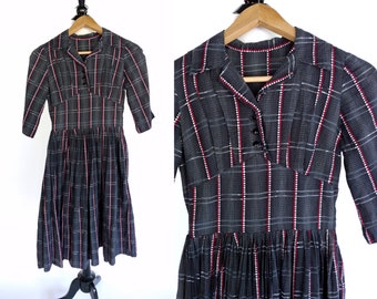 robe vintage des années 50 | | des années 1950 anthracite gris rouge à carreaux rayure coton robe de jour | | étagère buste pleine jupe jupe véritable cercle | | extra petit XS Teen