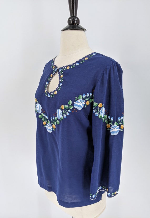 vintage 70s boho top | 1970s Lily blue floral emb… - image 7