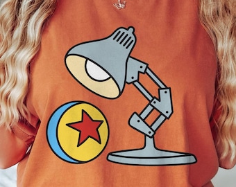 Shirt Disney Pixar Lamp, T-shirt Pixar Logo, T-shirt Pixar Fest, Disney-gezinsreisje 2025, The Magic Kingdom-shirt, vakantie Disneyland