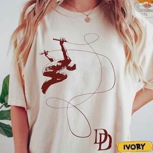 Marvel Draufgänger Matt Murdock T-Shirt, Billy Club Action Tee, MCU Fan Geschenk, Minimalistisches DD Leap Design, Hell’s Kitchen Held Shirt