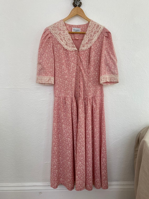 1980s 1990s Dusty Rose Pink Ditsy Calico Floral Dr