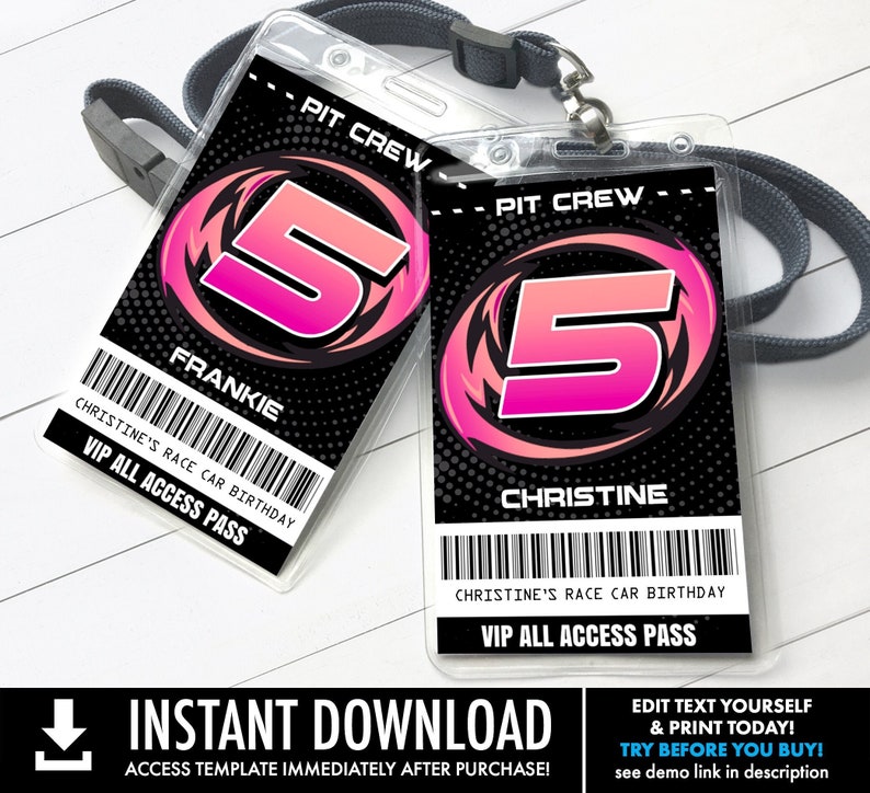 Op de afbeelding: Twee roze en zwarte pitcrew-koordjes met nummer 5 erop. De tekst op de koordjes luidt "Pit Crew", "Frankie", "Christine's Race Car Birthday", "VIP All Access Pass" en "Christine".
