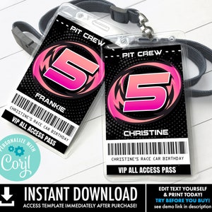 Op de afbeelding: Twee printbare VIP-all-access-passen voor een race-auto verjaardagsfeestje. De passen zijn zwart met een roze nummer 5 en de tekst "PIT CREW" bovenaan. De tekst "CHRISTINE'S RACE CAR BIRTHDAY" en "VIP ALL ACCESS PASS" staan op de passen. De tekst "FRANKIE" en "CHRISTINE" staan op de passen.