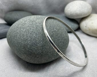 Sterlingzilveren gehamerde armband - 925 getextureerde stapelarmband 3 mm D-vormige halfronde armband, handgemaakt van gerecycled ecozilver