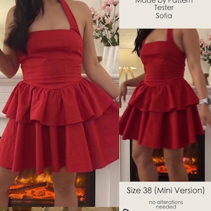 Puede incluir: Un vestido rojo de tirantes con falda de capas. El vestido est&aacute; hecho de una tela ligera y tiene un dise&ntilde;o simple y elegante. El vestido se muestra en una modelo en talla 38 (Mini Version). El texto "Made by Pattern Tester Sofia" y "no alterations needed" tambi&eacute;n es visible en la imagen.