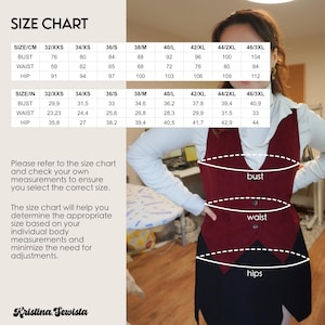 Puede incluir: Tabla de tallas para una prenda con medidas en pulgadas y cent&iacute;metros. La tabla muestra las medidas de busto, cintura y cadera para las tallas 32XXS a 463XL. La imagen tambi&eacute;n muestra a una mujer usando un chaleco burdeos con una camisa blanca debajo.