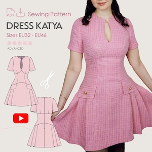 Puede incluir: Un vestido rosa de tweed con mangas cortas y escote de ojo de cerradura. El vestido presenta una falda acampanada con bolsillos y botones dorados. La imagen incluye un diagrama de patrón de costura y el texto "DRESS KATYA" y "Sewing Pattern".