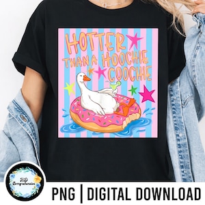 Più bollente di una Hoochie Coochie Goose PNG, Divertente design di oca estiva, Grafica di galleggiante rosa per piscina, Maglietta per vacanze al mare, Regalo alla moda Sublimazione