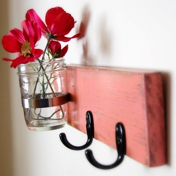 CORAL wall vase and hooks