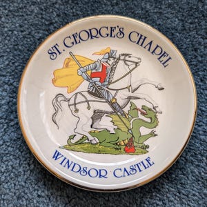 Collectible Gold rimmed Pin /trinket dish from St George&#39;s Chapel Windsor Castle