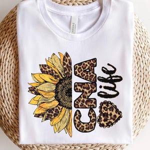 CNA Life PNG, Sonnenblumen-Leopardenmuster CNA Sublimationsdesign, zertifizierter Pflegehelfer Design, Cna Digital Download für Shirts und Geschenke