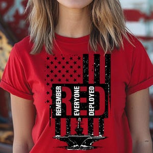 Camiseta "Recuerda a todos los desplegados" - Camiseta roja de apoyo militar del viernes