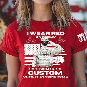 Camiseta roja del ejército del viernes / Apoyo a los héroes desplegados, camiseta con placa de identificación personalizada