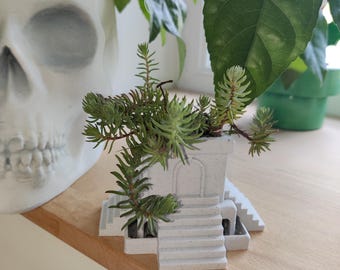 Mini Aztec Planter - Mini Aztec flower pot.