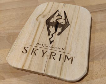 'Skyrim' Aperitif Board + Keyring.