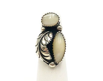 Vintage 1970s Navajo Mother of Pearl Sterling Silver Ring