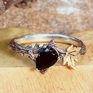 Benutzerdefinierte schwarzer Onyx-Verlobungsring, Zweigring mit Stein, Ahornblattring aus Sterlingsilber, einzigartiges handgefertigter Zweigring, Geschenk für sie
